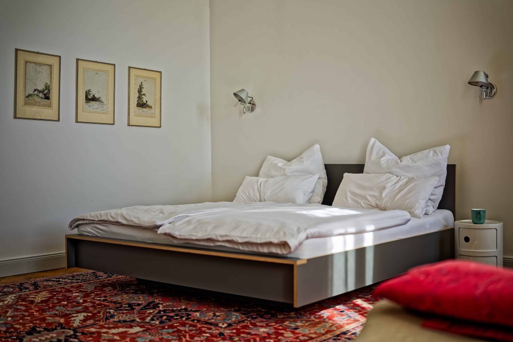 Schlafzimmer 1